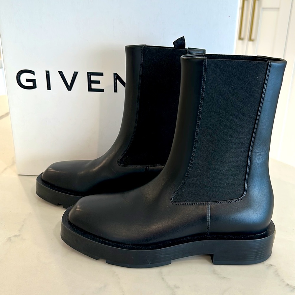 Givenchy Chelsea Boots - Picture 4 of 9